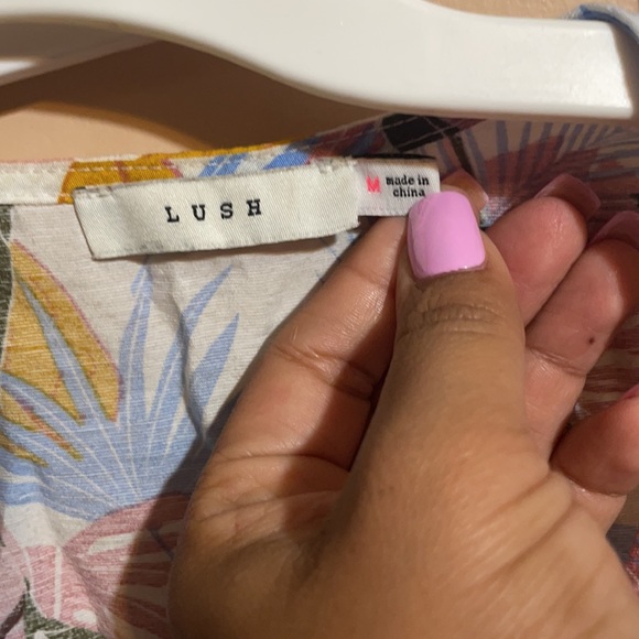 Women’s blouse in a size medium - Picture 4 of 5